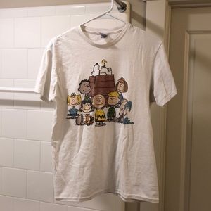 Women’s peanuts tee